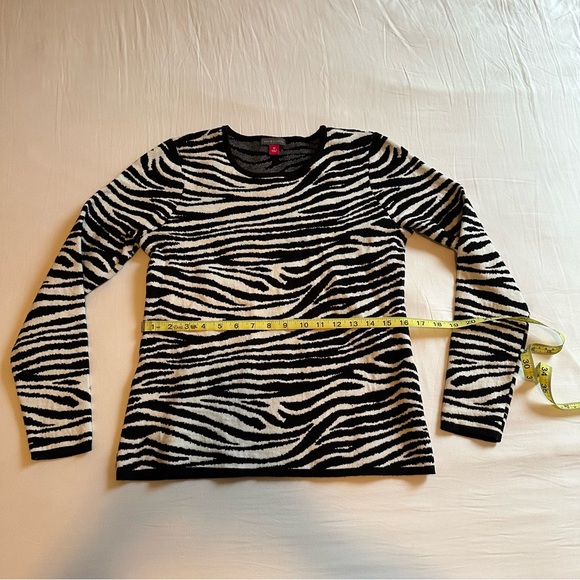 VINCE CAMUTO Zebra Jacquard Knit Sweater - 100% Exclusive Size Medium - Picture 4 of 10